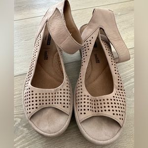 Clarks Womens Reedly Salene Nubuck Perforated Wedge Sandals